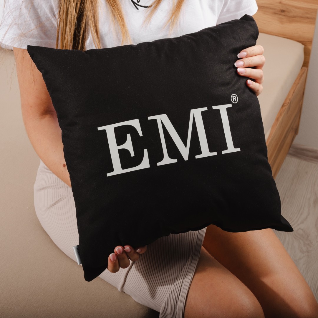 ciernyvankusspotlacou_emi